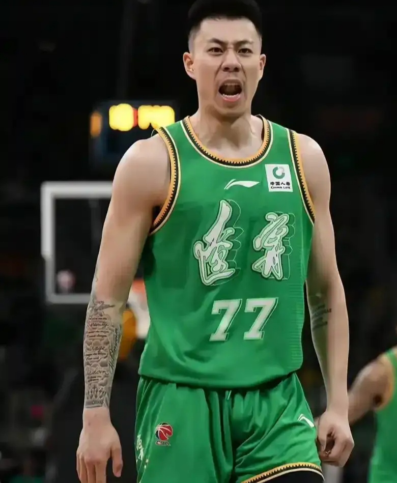 中国篮球三大小前锋曾凡博张镇麟崔永熙全部报销，原本的老四朱俊龙一下子变成中流砥柱了。。。的简单介绍