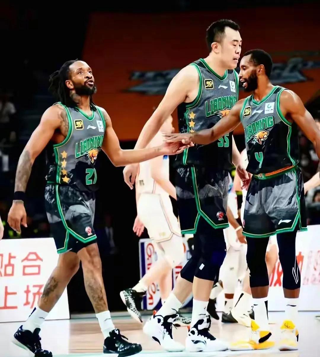 包含外援火爆表现，引领球队走向胜利之路的词条