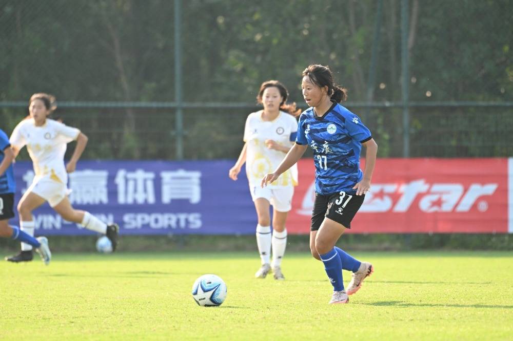 北极女足比赛未决之局，全力以赴冲刺冠军 